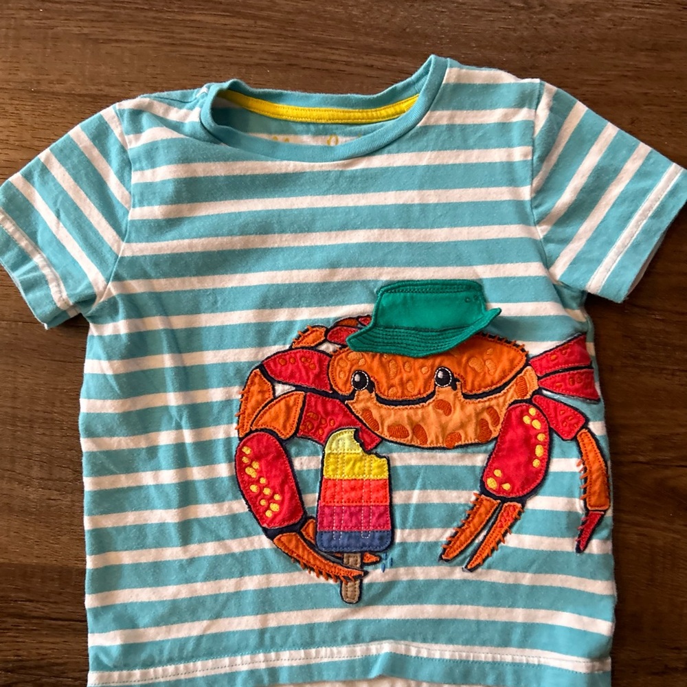 Mini Boden (lift the flap) crab appliqué tee
